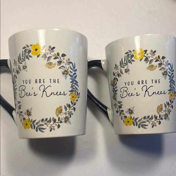 🐝 Set of 2 Mugs cute message “You’re the Bees Knees” Yellow White Black 🐝 - Picture 2 of 16